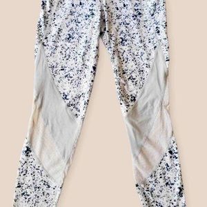 Athleta Sandstone salutation tight